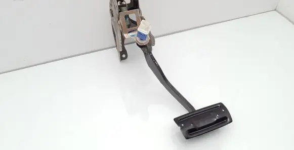 Honda CR-V Brake pedal