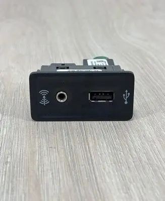 Seat Alhambra (Mk2) USB socket connector 5G0035222E 418002050297