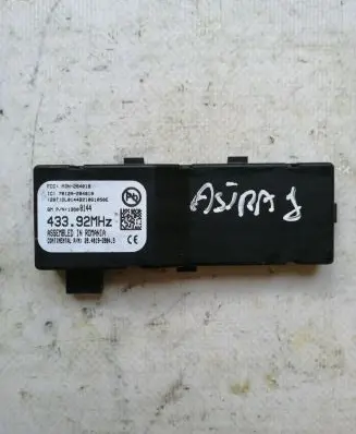 Opel Astra J Door central lock control unit/module 13500144