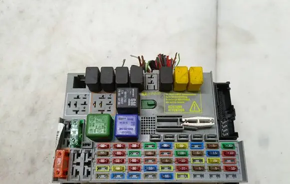 Opel Astra G Fuse box set 24431677 326196