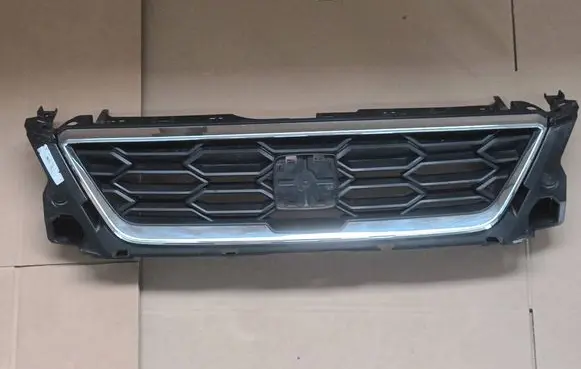 Seat Ibiza V (KJ) Front bumper upper radiator grill 6F0853654F