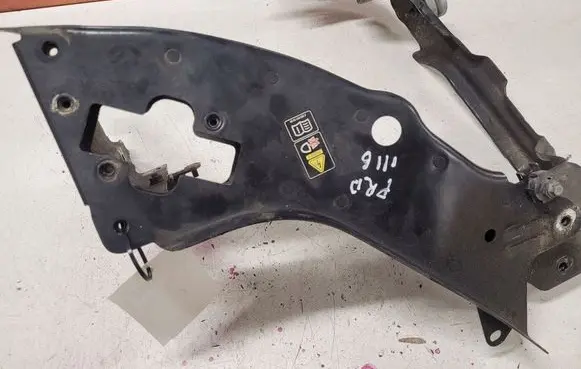 Mercedes-Benz E W211 Headlight/headlamp mounting bracket