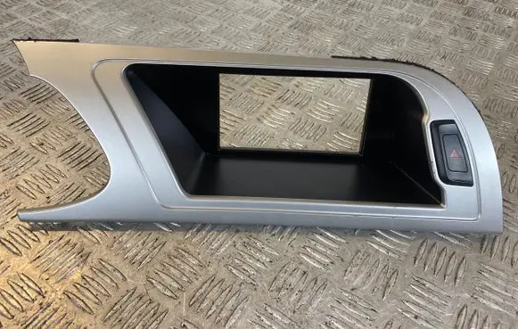 Radio/GPS head unit trim