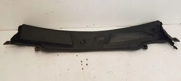 Mercedes-Benz GLA W156 Wiper trim A1768300013