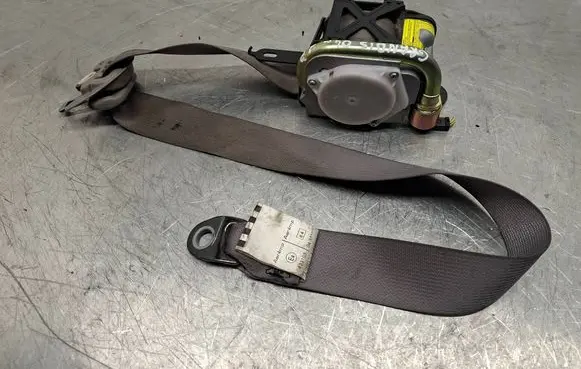 Mitsubishi Grandis Front seatbelt TKAF2N693 0433103