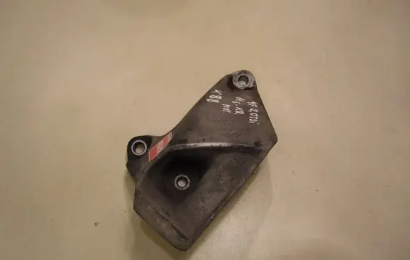 Audi A6 S6 C6 4F Engine mounting bracket 4F0199307N