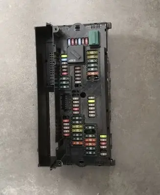 BMW 5 F10 F11 Fuse module 9234421