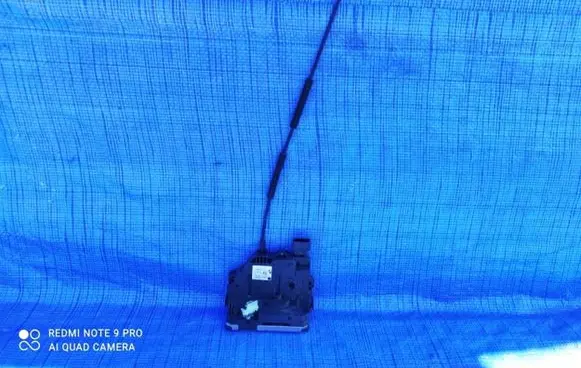 Opel Corsa D Front door lock 13258277