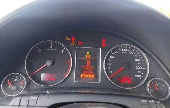 Audi A4 S4 B7 8E 8H Speedometer (instrument cluster) 8E0920931D 7106000631