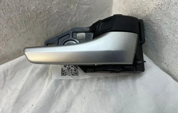 Toyota Prius (XW30) Front door interior handle