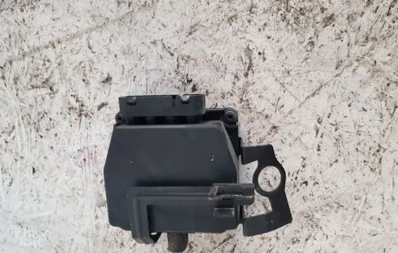 Volkswagen Golf V Valve vacuum 