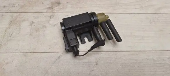 Volkswagen PASSAT B6 Turbo solenoid valve 1K0906627A 70086800 08T176