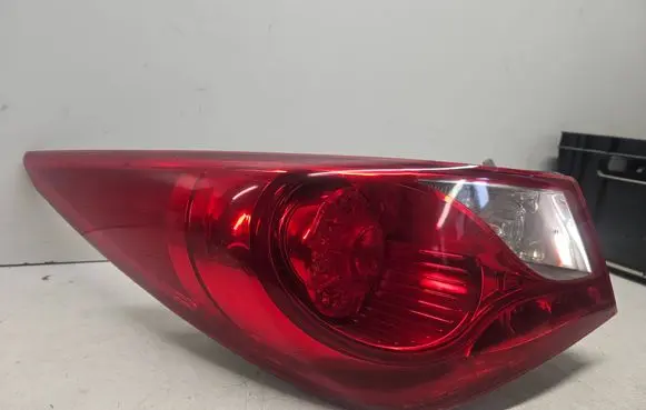Hyundai Sonata Rear/tail lights 924013S1