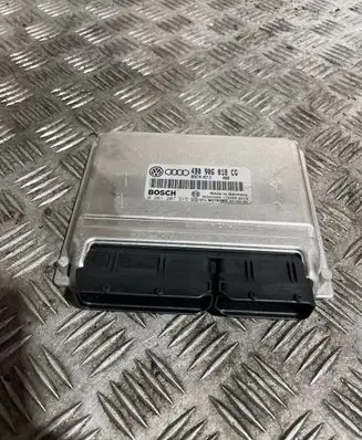 Volkswagen PASSAT B5.5 Engine control unit/module 4B0906018CG 26SA7389 0261207215