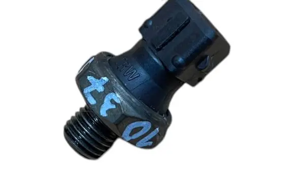 BMW 5 F10 F11 Oil pressure sensor 7568480