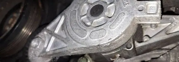 Volkswagen Touran I Generator/alternator belt tensioner 950371