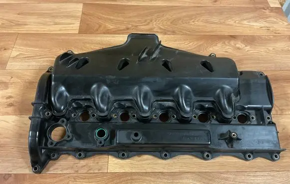 Volvo V70 Rocker cam cover 08675978 PA66GF35