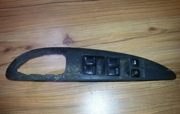 Nissan Primera Electric window control switch 25401av660