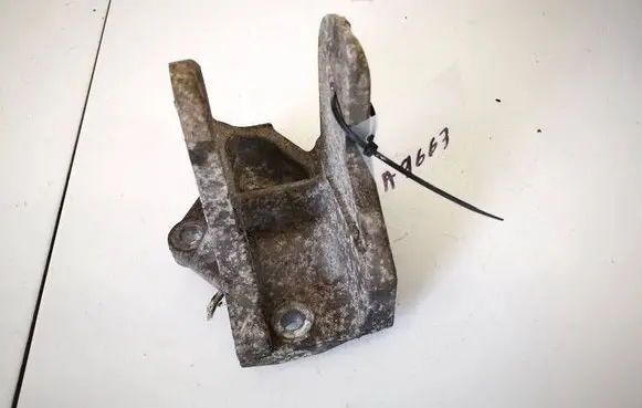 Engine mounting bracket