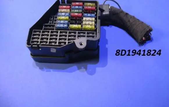 Audi A4 S4 B7 8E 8H Fuse module 8D1941824