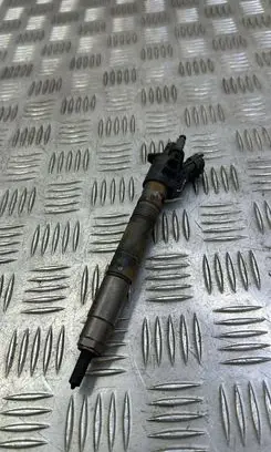 Volvo S60 Fuel injector 31272690