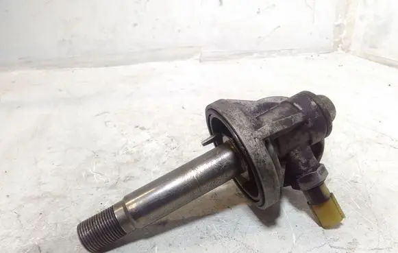Nissan Qashqai+2 Oil filter mounting bracket
