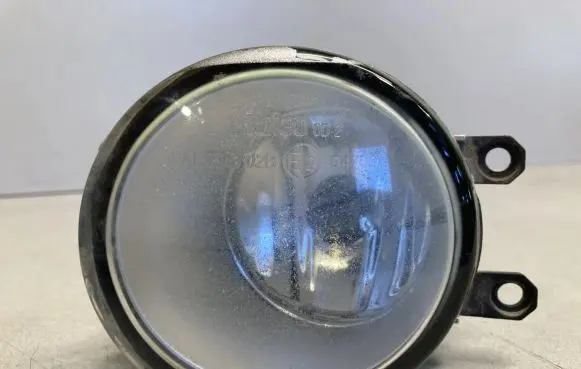Toyota Avensis T250 Front fog light 89210657