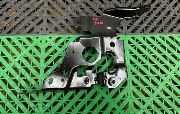 BMW 3 G20 G21 Fender mounting bracket 7419401 32525