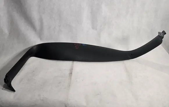 Skoda Yeti (5L) Tailgate/boot lid cover trim 5L6867605B