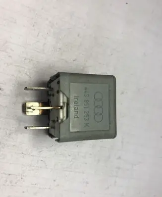 Volkswagen PASSAT B5 Other relay 443951253K