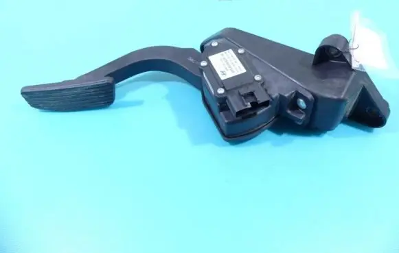 KIA Carens II Accelerator throttle pedal BIP0177A-1D200 IMPRK1338011
