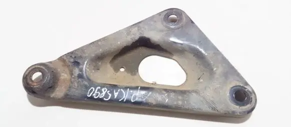 Engine mounting bracket