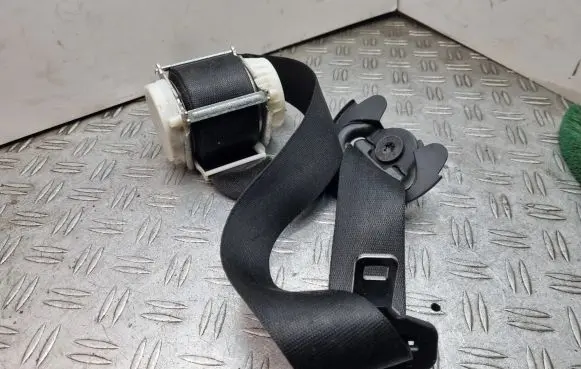 BMW X3 E83 Front seatbelt S1344835701C 33033301 33028136