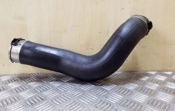 BMW 5 F10 F11 Intercooler hose/pipe 7810615