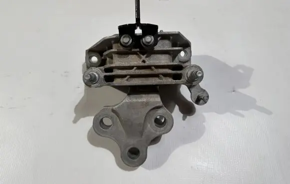 Chrysler Pacifica Engine mount bracket P68224742AD P68224742