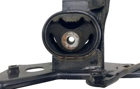 Toyota Yaris Engine mount bracket 