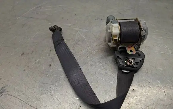 Toyota RAV 4 (XA20) Front seatbelt 7J3550P 0429128 G087917