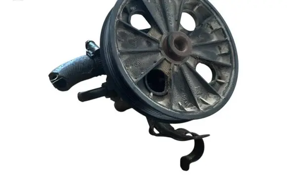 Volvo S80 Power steering pump 8683376