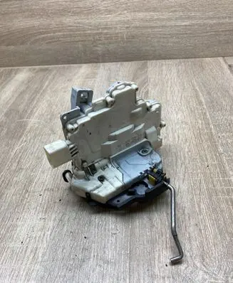 Audi A4 S4 B7 8E 8H Rear door lock 8E0839015AB