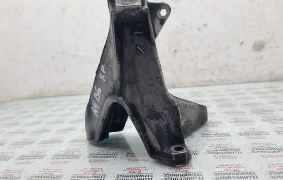Audi A4 S4 B6 8E 8H Engine mounting bracket 8E0199308D