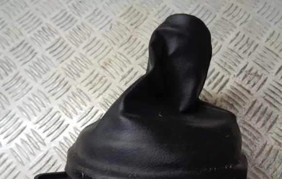 Mazda 2 Gear lever shifter trim leather/knob D65164334