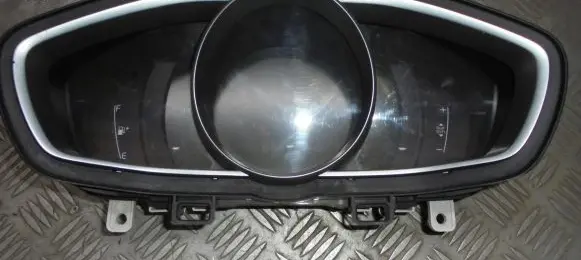 Volvo V40 Speedometer (instrument cluster) 31412271