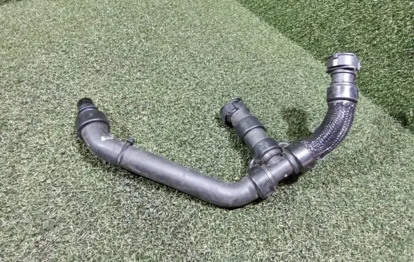 Renault Trafic III (X82) Engine coolant pipe/hose 212839573R