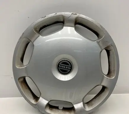 Volvo V70 R15 wheel hub/cap/trim 30639936 9157510