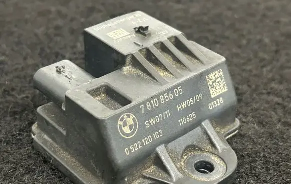 BMW 5 F10 F11 Glow plug pre-heat relay 7810856 0522120103 110625