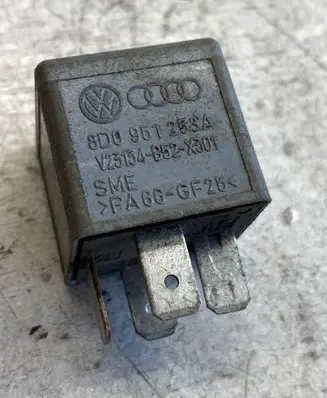 Volkswagen PASSAT B5.5 Other relay 8d0951253a