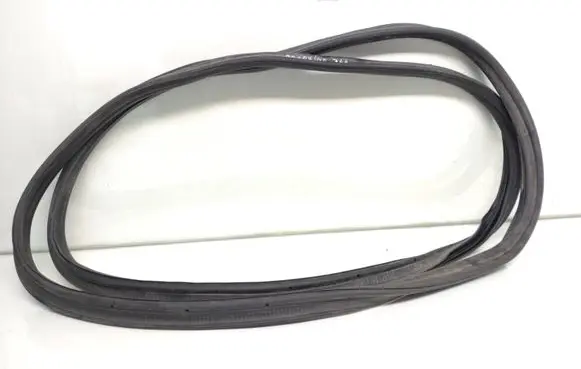 Volkswagen Tiguan Seal rubber (tailgate) 5NA827705