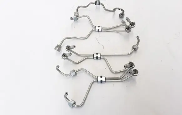 Fuel injector supply line/pipe