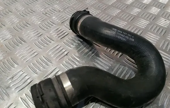 Audi Q5 SQ5 Engine coolant pipe/hose 8R0121101C
