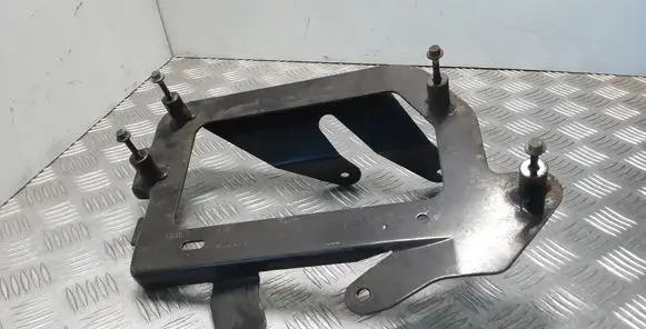 Land Rover Evoque I Intercooler pipe mounting bracket GJ326K767AB